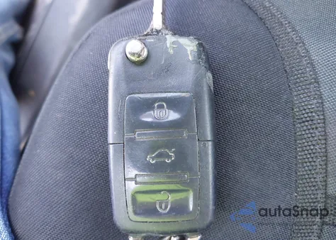 2010 Volkswagen Jetta S z USA, uszkodzony, nr VIN 3VWKX8AJ3AM626468